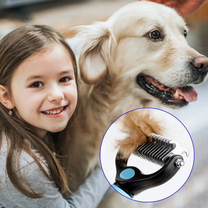Brosse démêlante utilisée sur le pelage d'un chien
